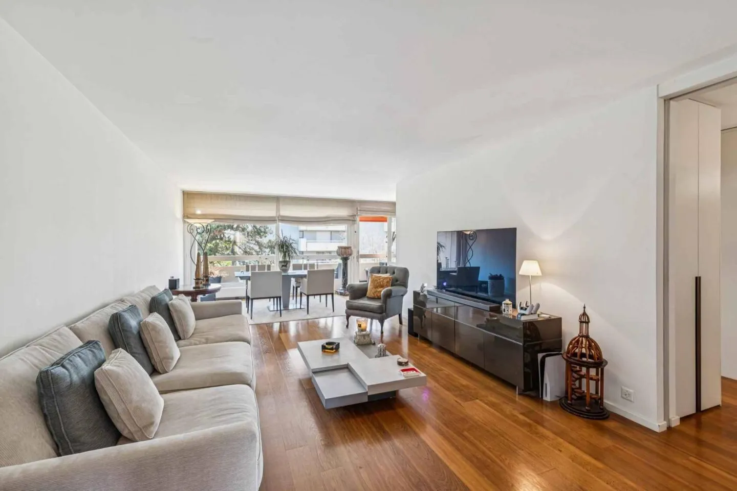 Exclusif ! Bel appartement continu à un étage supérieur - Photo 2 sur 12