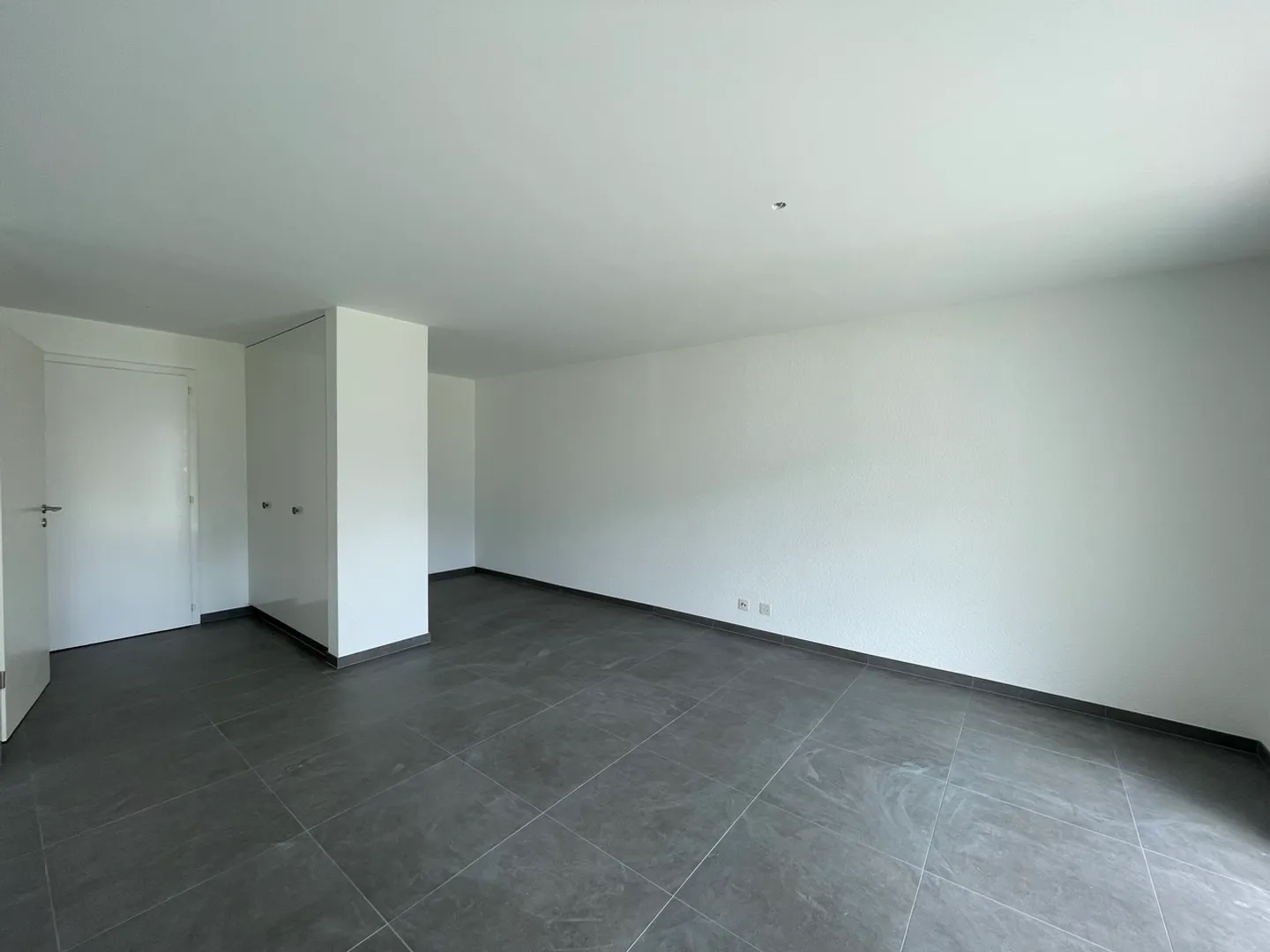 Studio spacieux avec terrasse - Photo 3 sur 7