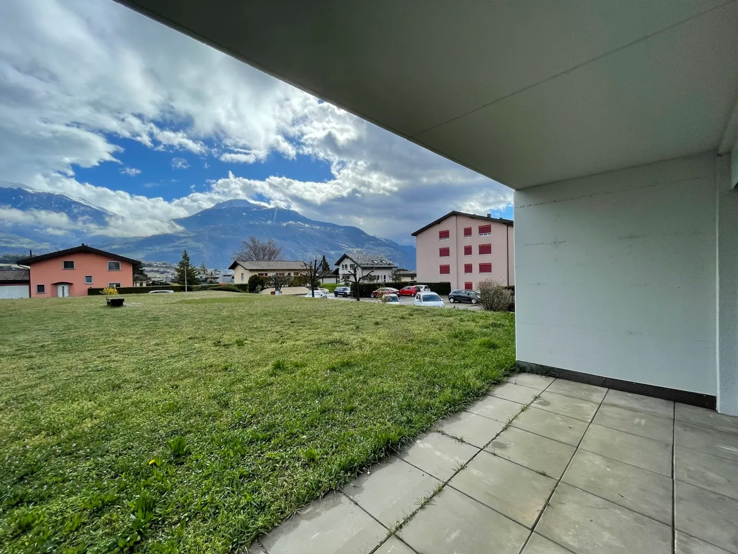 Studio spacieux avec terrasse - Photo 6 sur 7