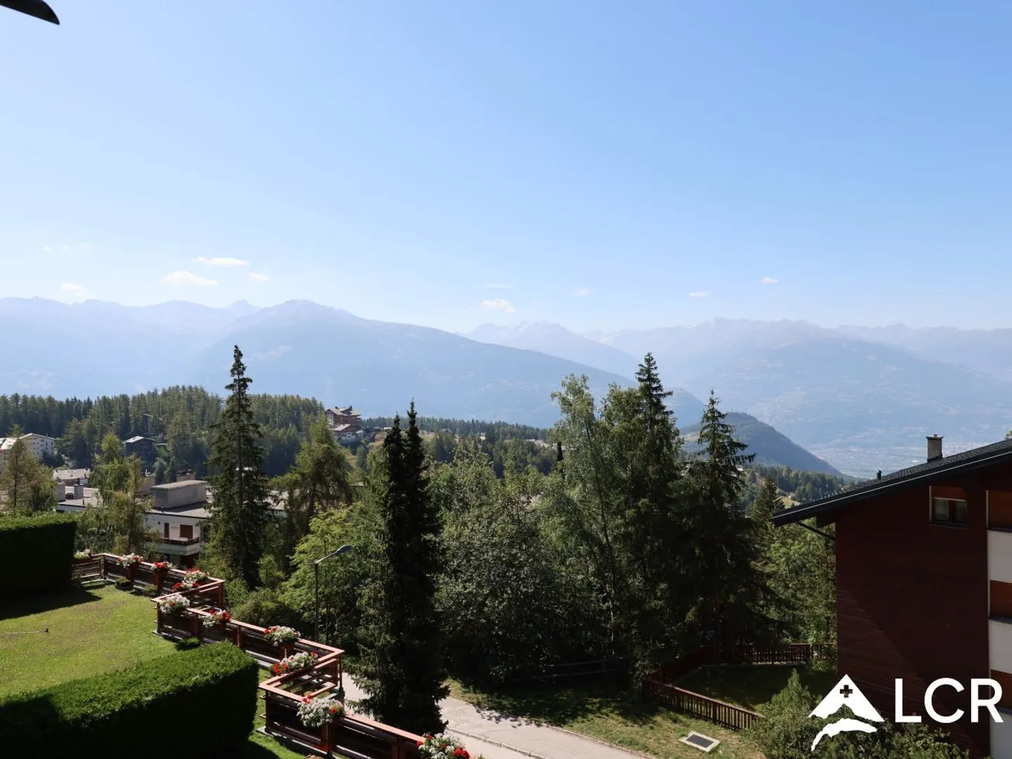 2,5 Stanze con una vista magnifica - Piscina interna - Foto 1 di 10