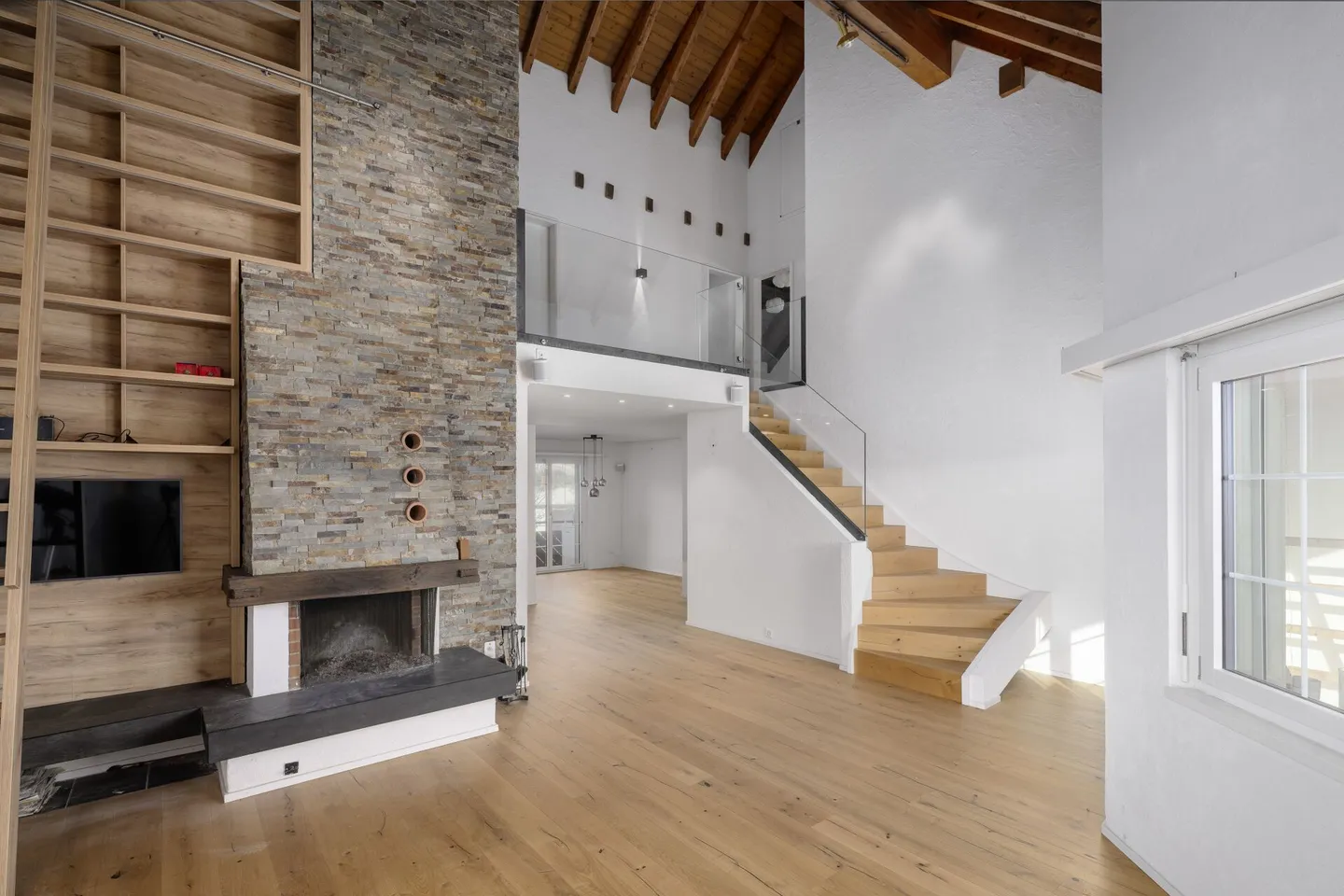 Living with Style and Generosity - Your 5.5-Room Maisonette Apartment - Photo 1 of 6