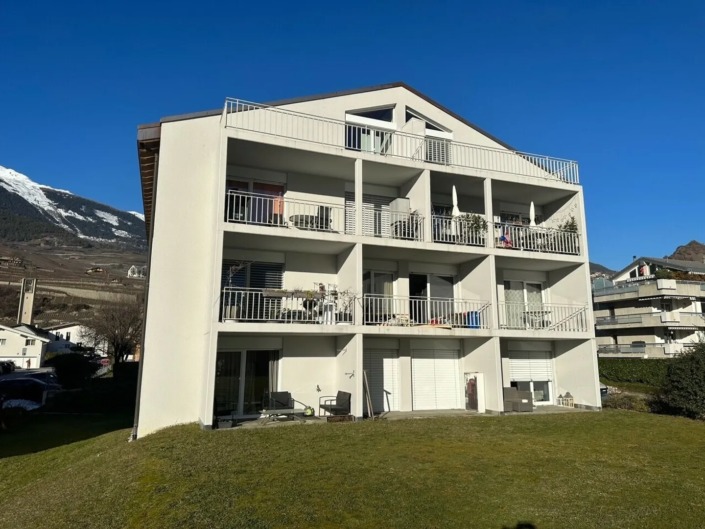 Studio spacieux avec terrasse - Photo 7 sur 7