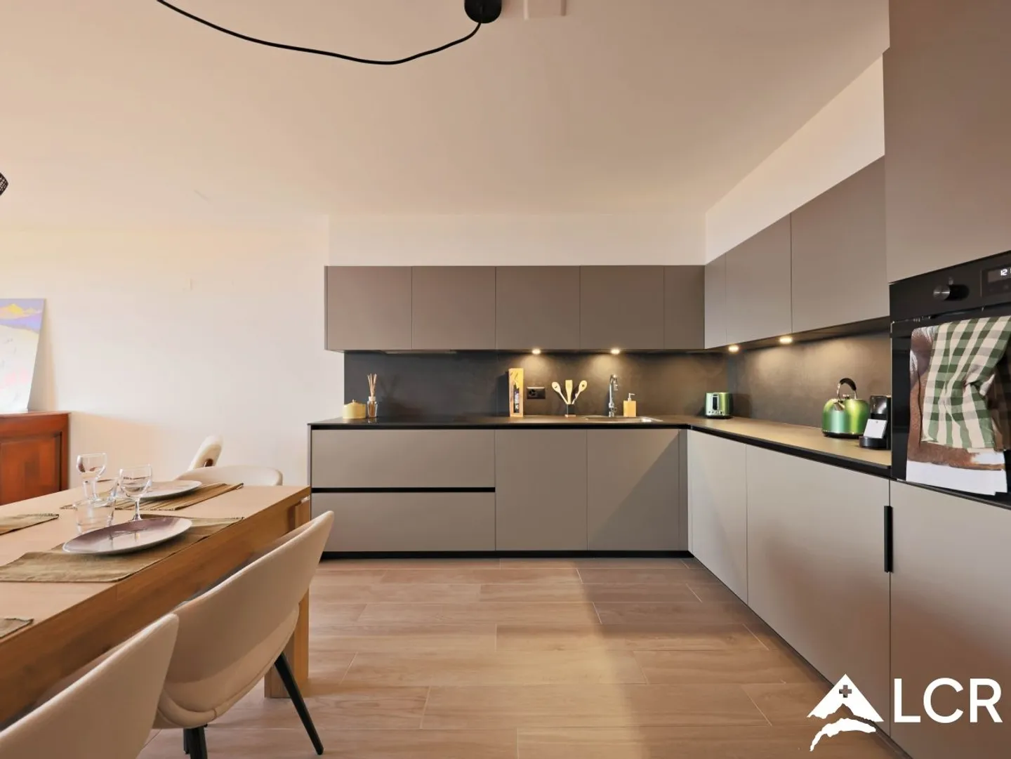 2,5 Stanze con una vista magnifica - Piscina interna - Foto 5 di 10