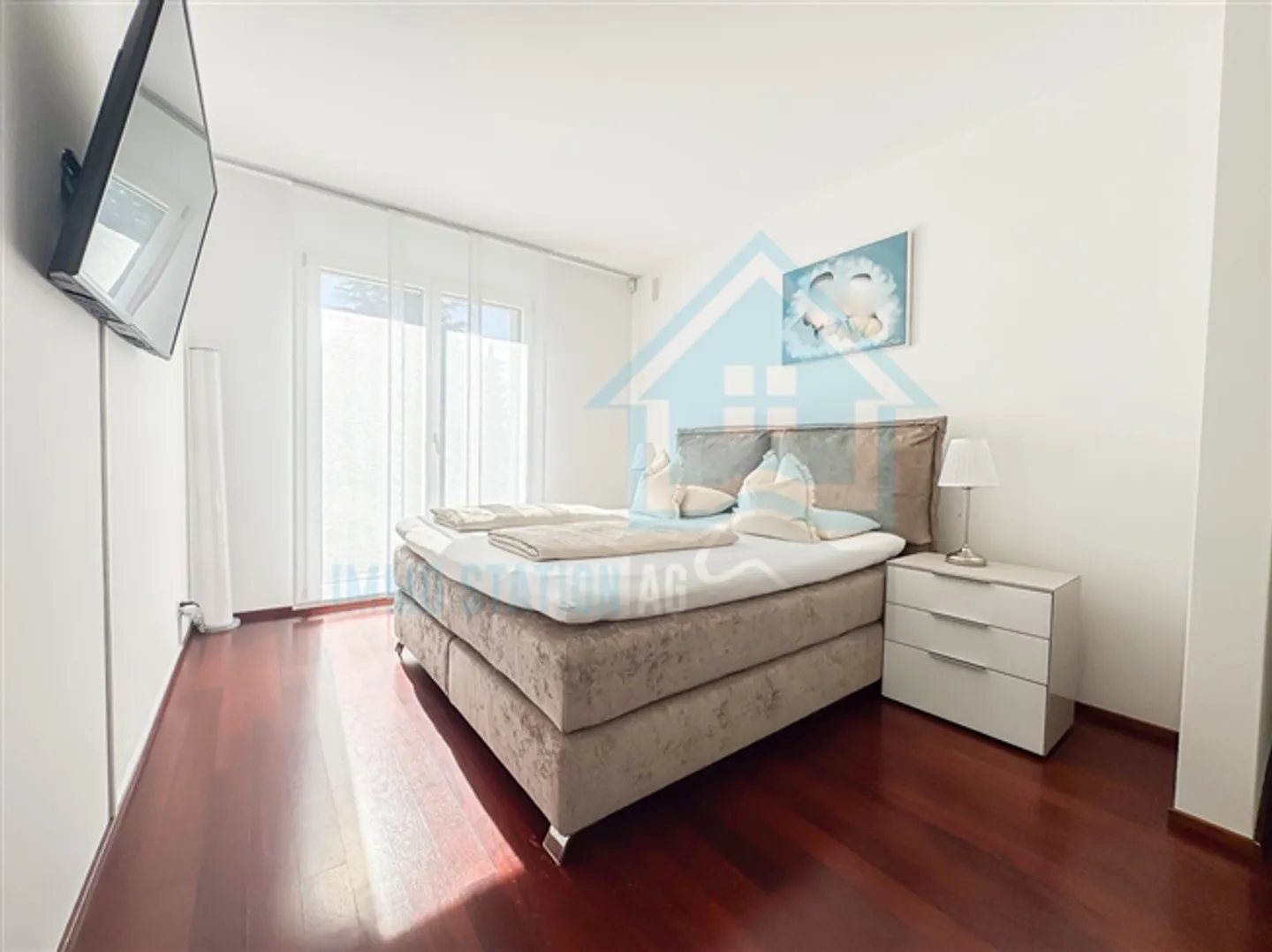 Casa unifamiliare esclusiva con architettura moderna e comfort - Foto 6 di 15