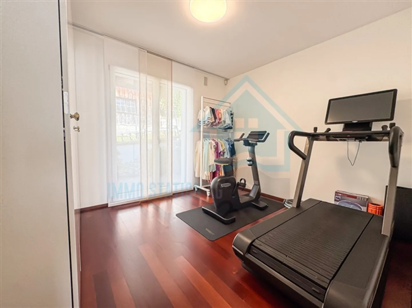 Casa unifamiliare esclusiva con architettura moderna e comfort - Foto 9 di 15