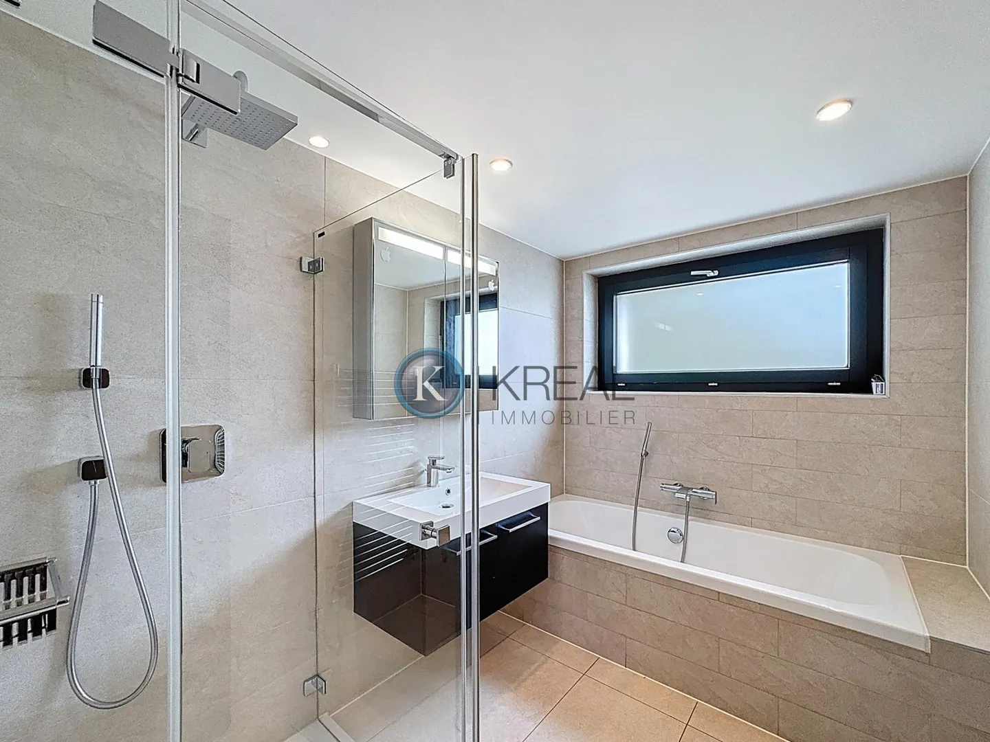 Propriété extraordinaire - Vue panoramique et équipements de haute qualité - Photo 12 sur 13