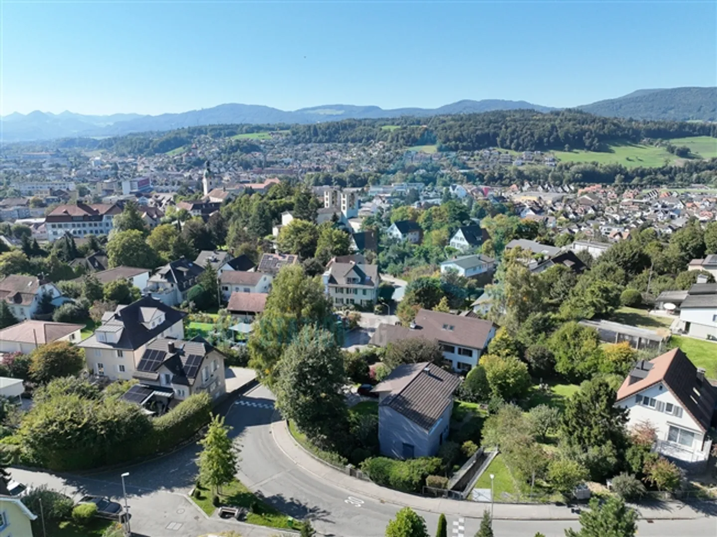 Casa unifamiliare esclusiva con architettura moderna e comfort - Foto 15 di 15