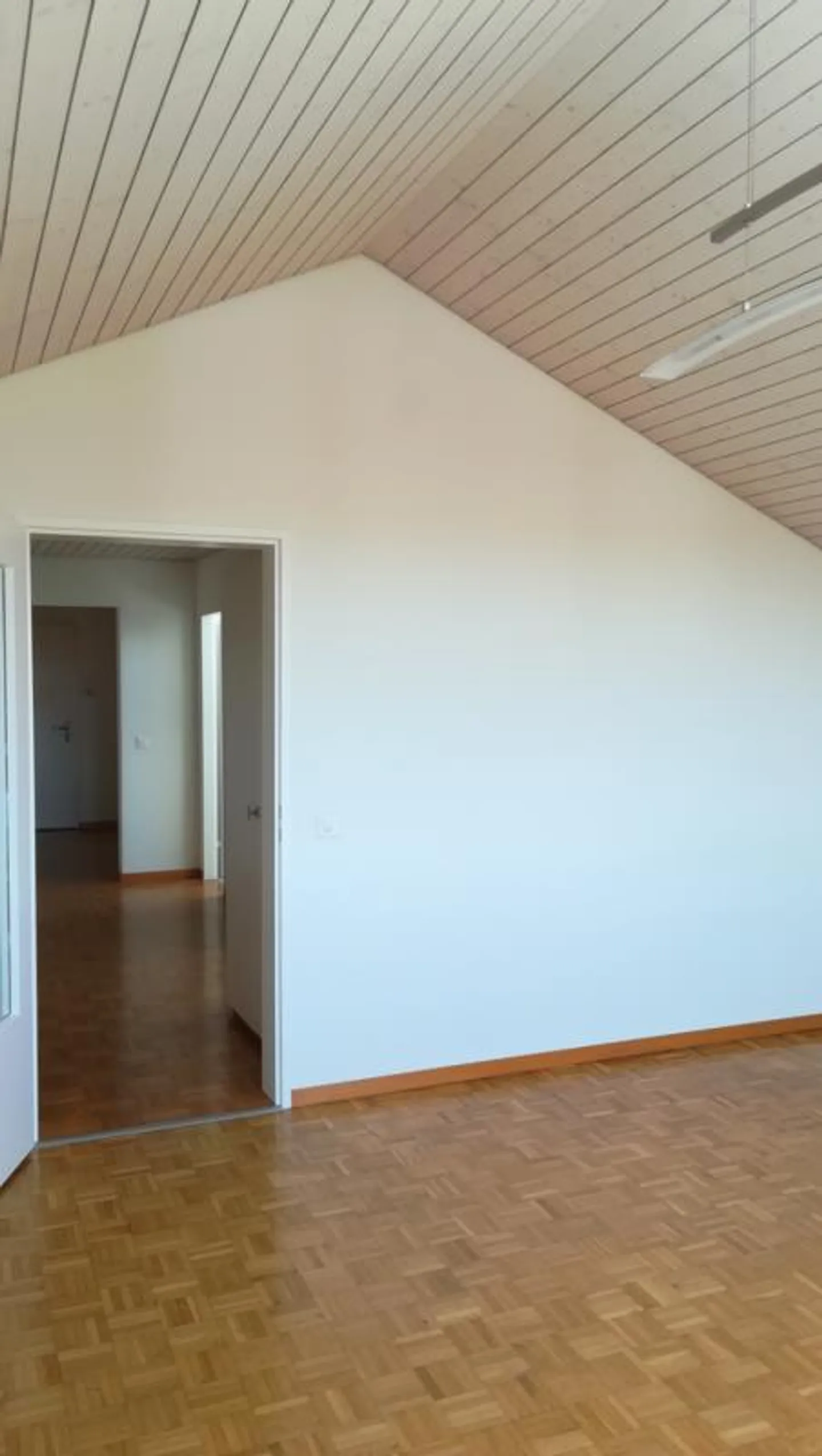 Cozy attic apartment in a quiet location - Photo 3 of 8