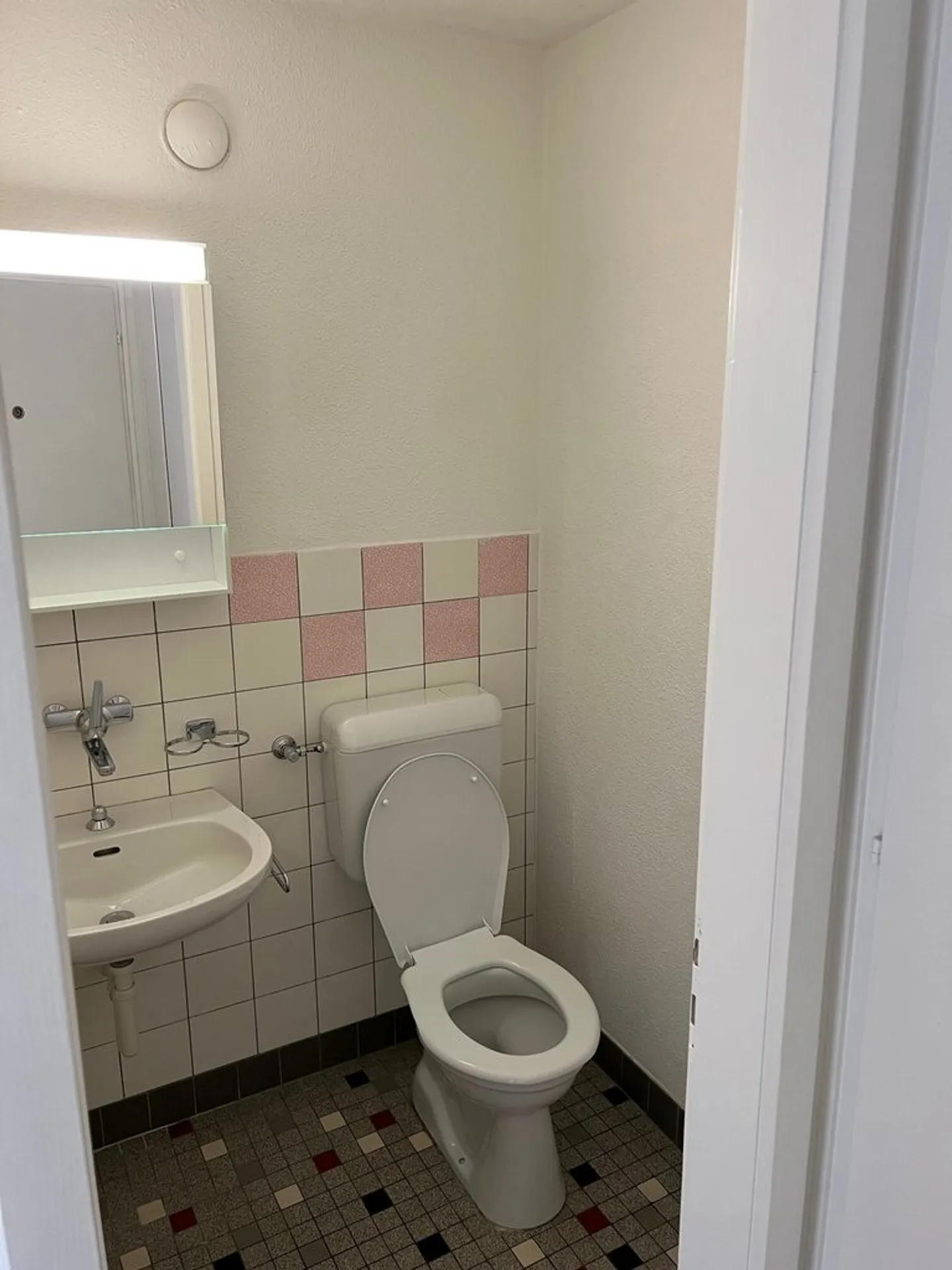 Charming Studio Apartment in Zurich - Photo 6 of 7