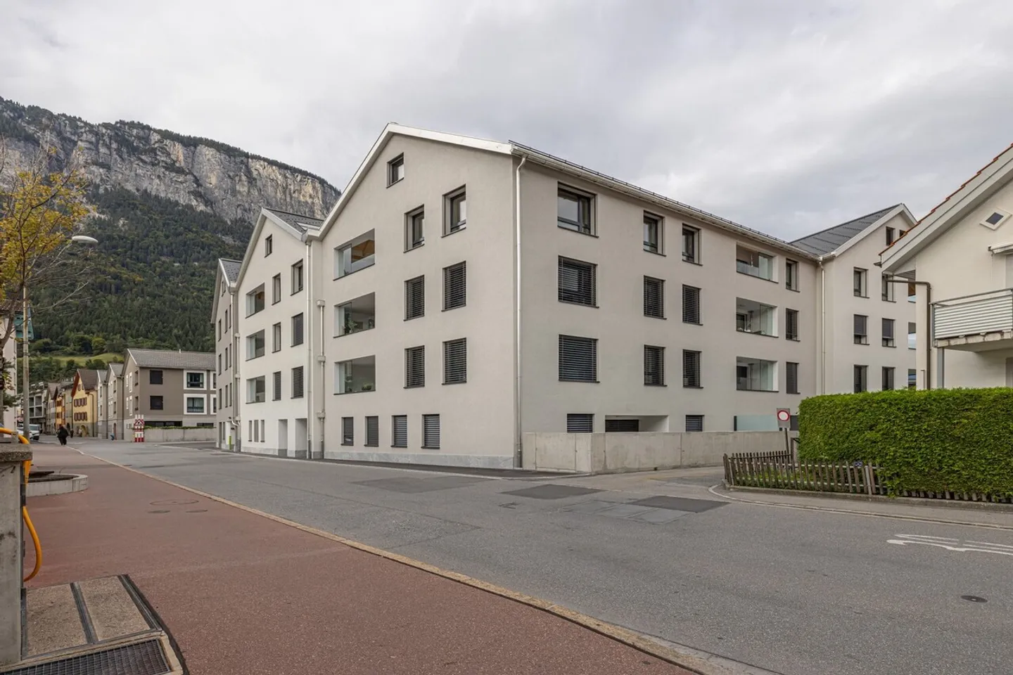 Appartamento nuovo esclusivo di 5,5 stanze nel cuore di Domat/Ems pronto per essere occupato - Foto 1 di 13