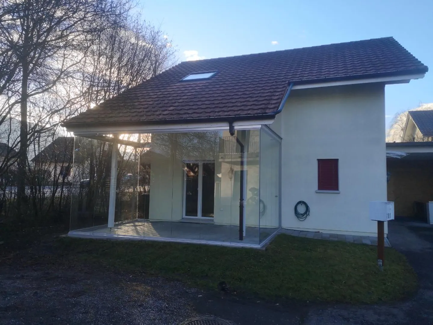 Casa unifamiliare da sogno con giardino d'inverno, carport e area circostante - Foto 1 di 5