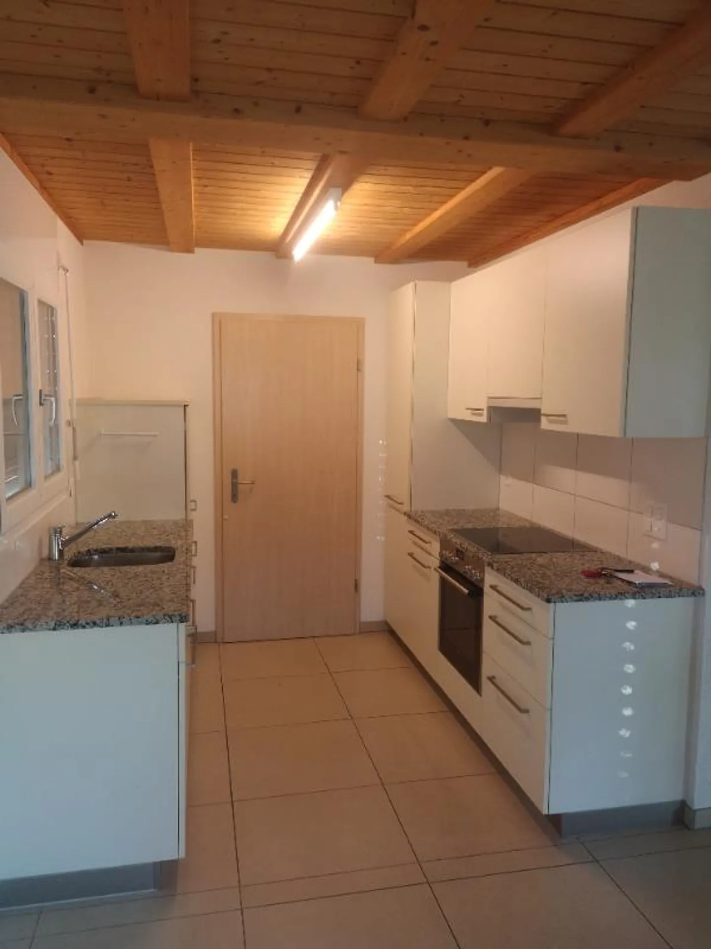 Casa unifamiliare da sogno con giardino d'inverno, carport e area circostante - Foto 3 di 5