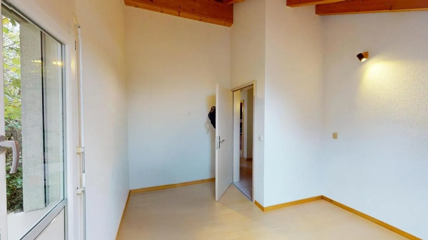 Casa unifamiliare da sogno con giardino d'inverno, carport e area circostante - Foto 5 di 5