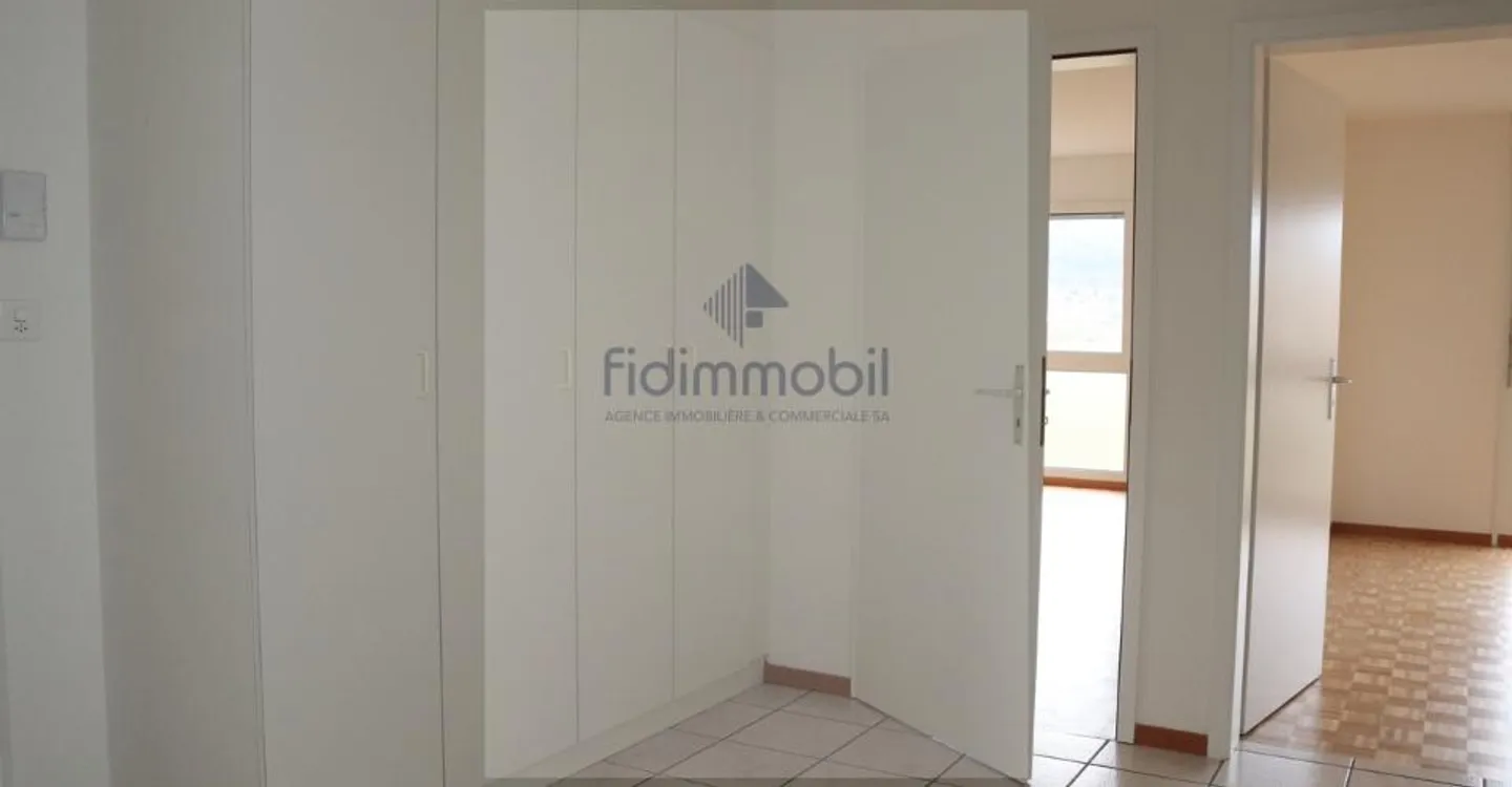 Bel appartement spacieux - Photo 3 sur 4