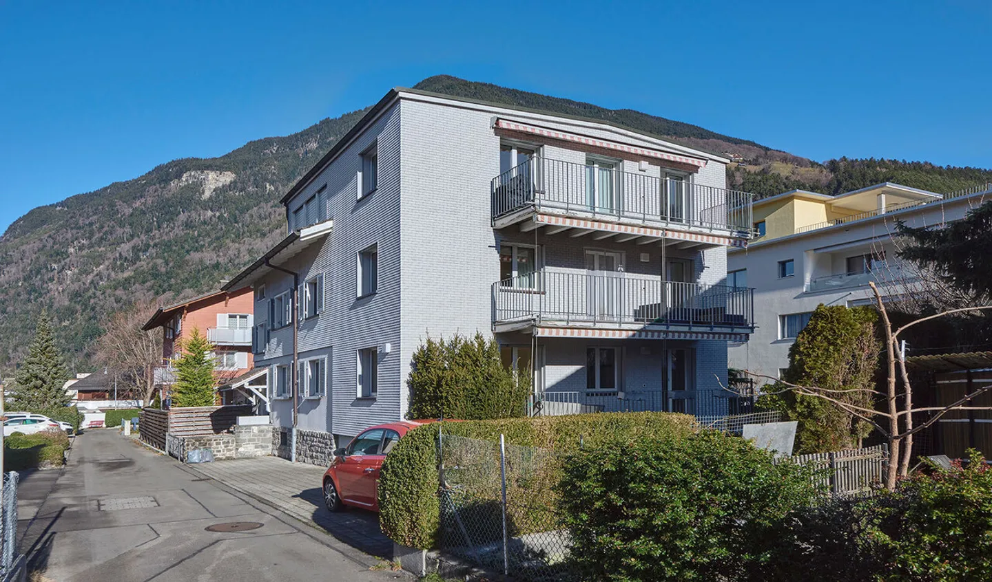 Casa multifamiliare ben tenuta in una zona residenziale tranquilla - Foto 1 di 7