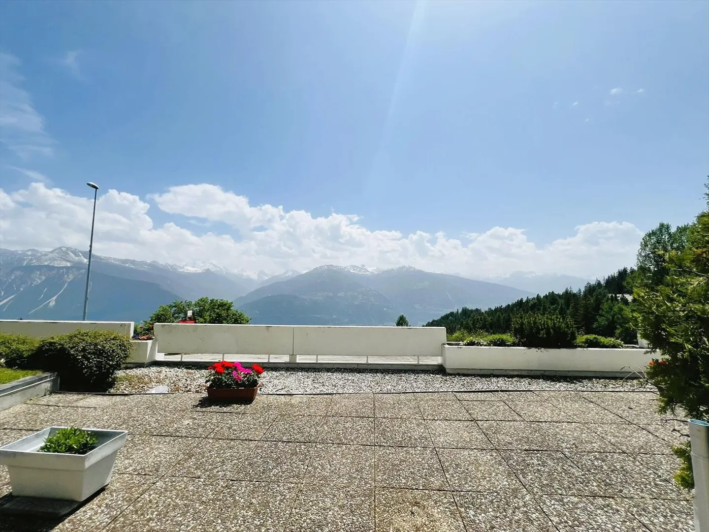 ZUR SAISON: Wunderschöne 3,5 Zimmer renoviert - Geräumig & hell - Wunderschöner Blick - Bi - Foto 15 von 16