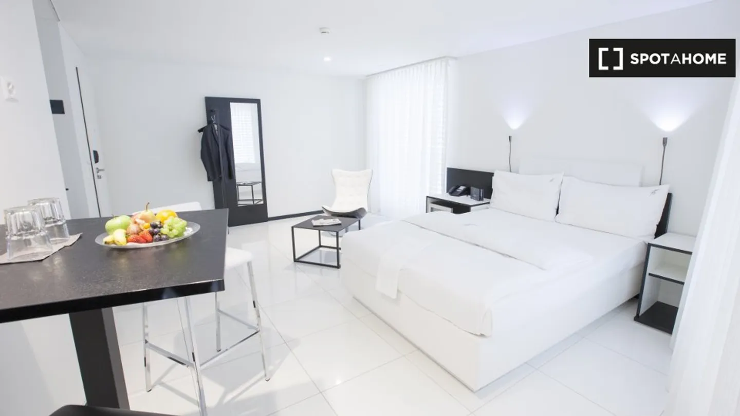 Studio for rent - Photo 2 of 6