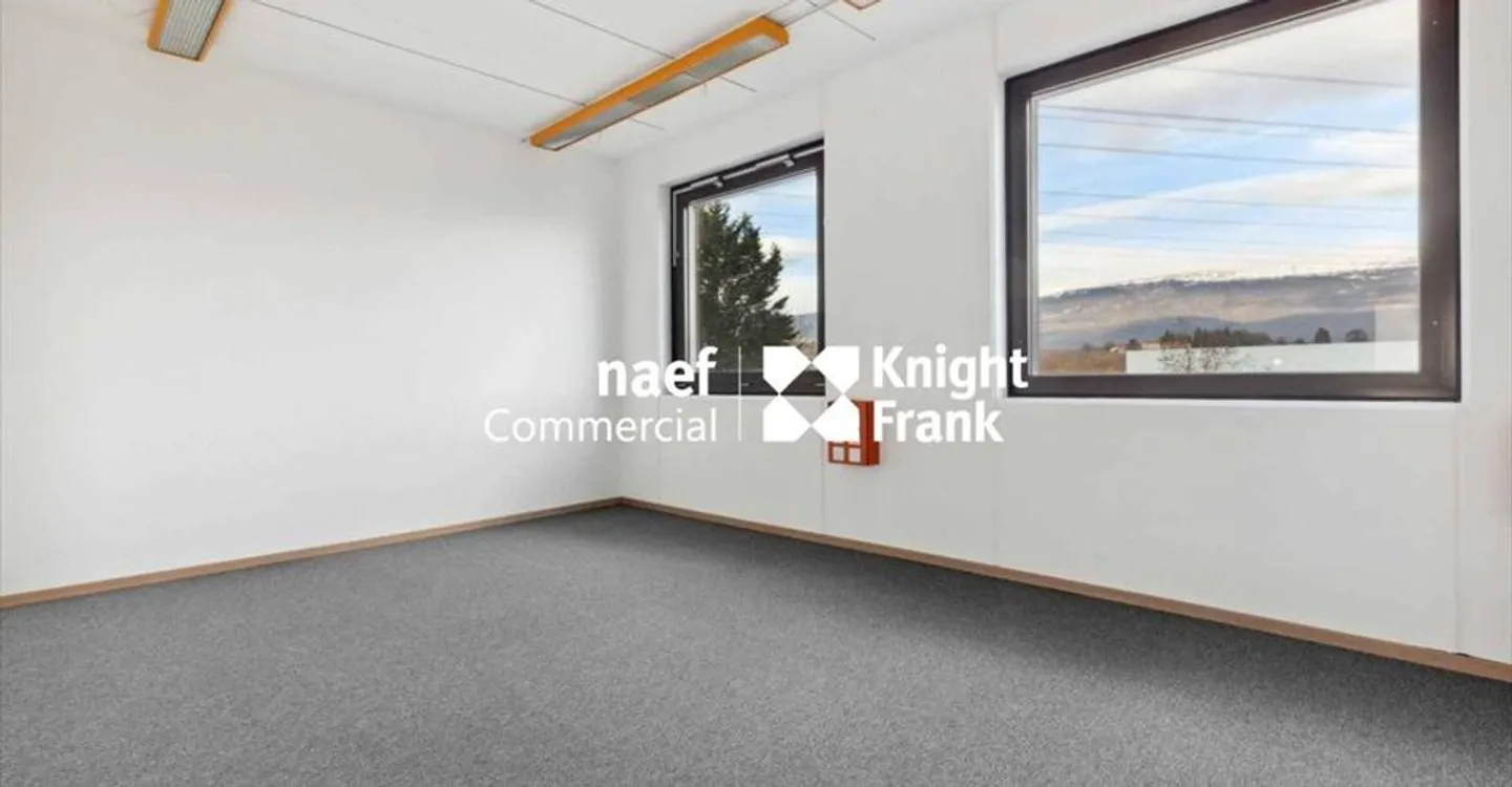 Mixed-use building for rent - Photo 6 of 12