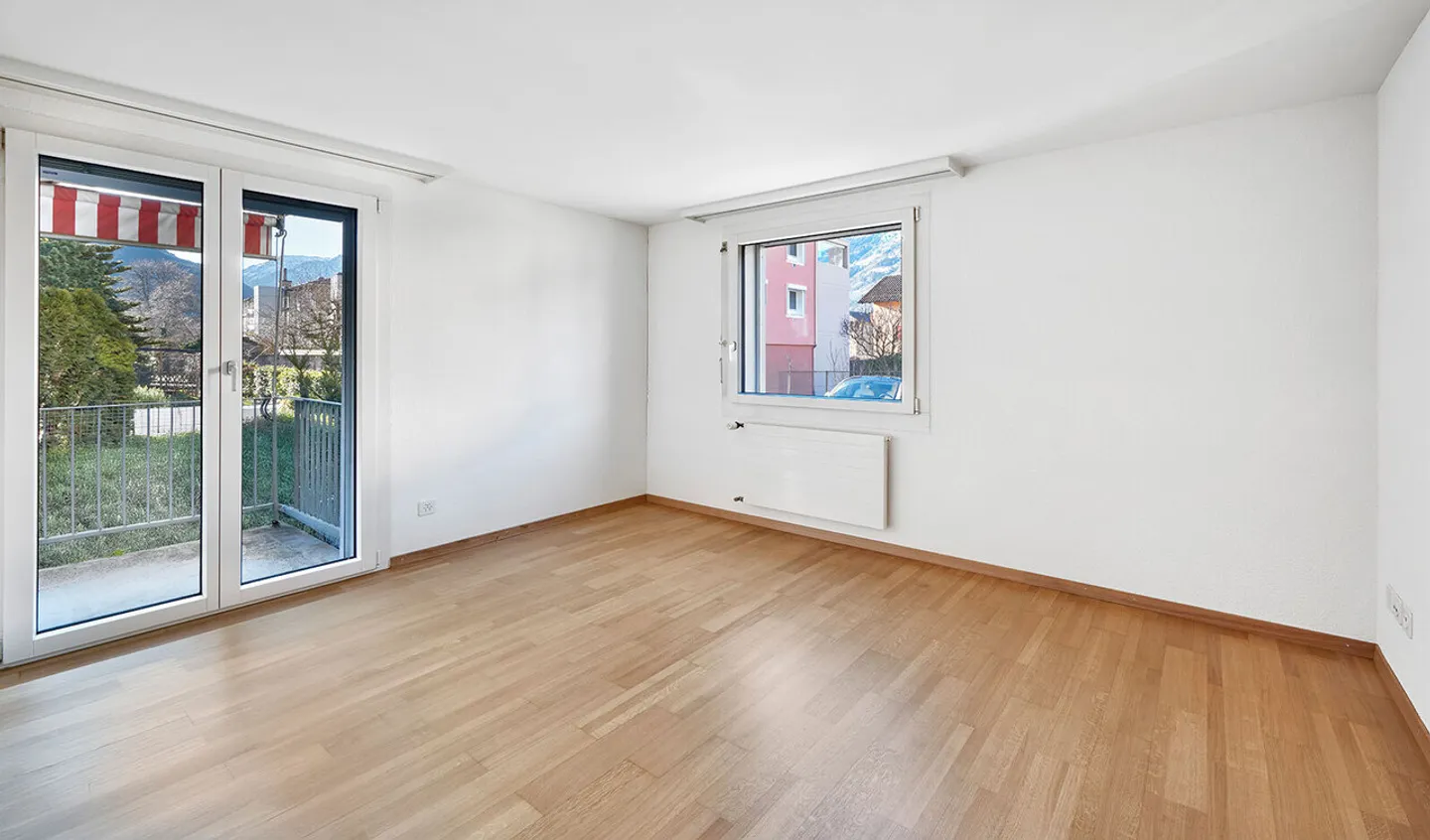 Casa multifamiliare ben tenuta in una zona residenziale tranquilla - Foto 3 di 7