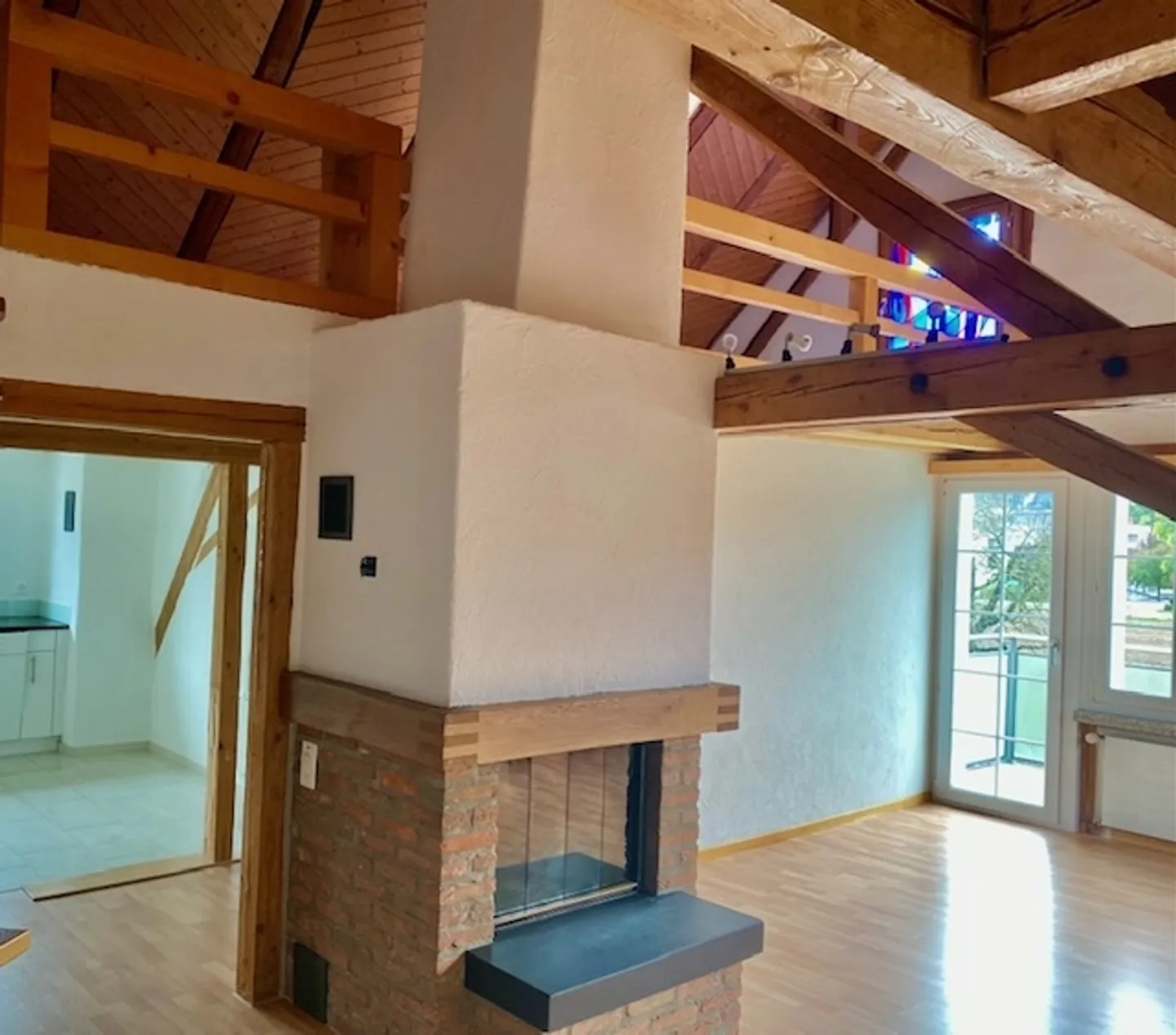 Ampio appartamento mansardato di 3 1/2 locali con molto fascino e galleria aperta - Foto 1 di 5