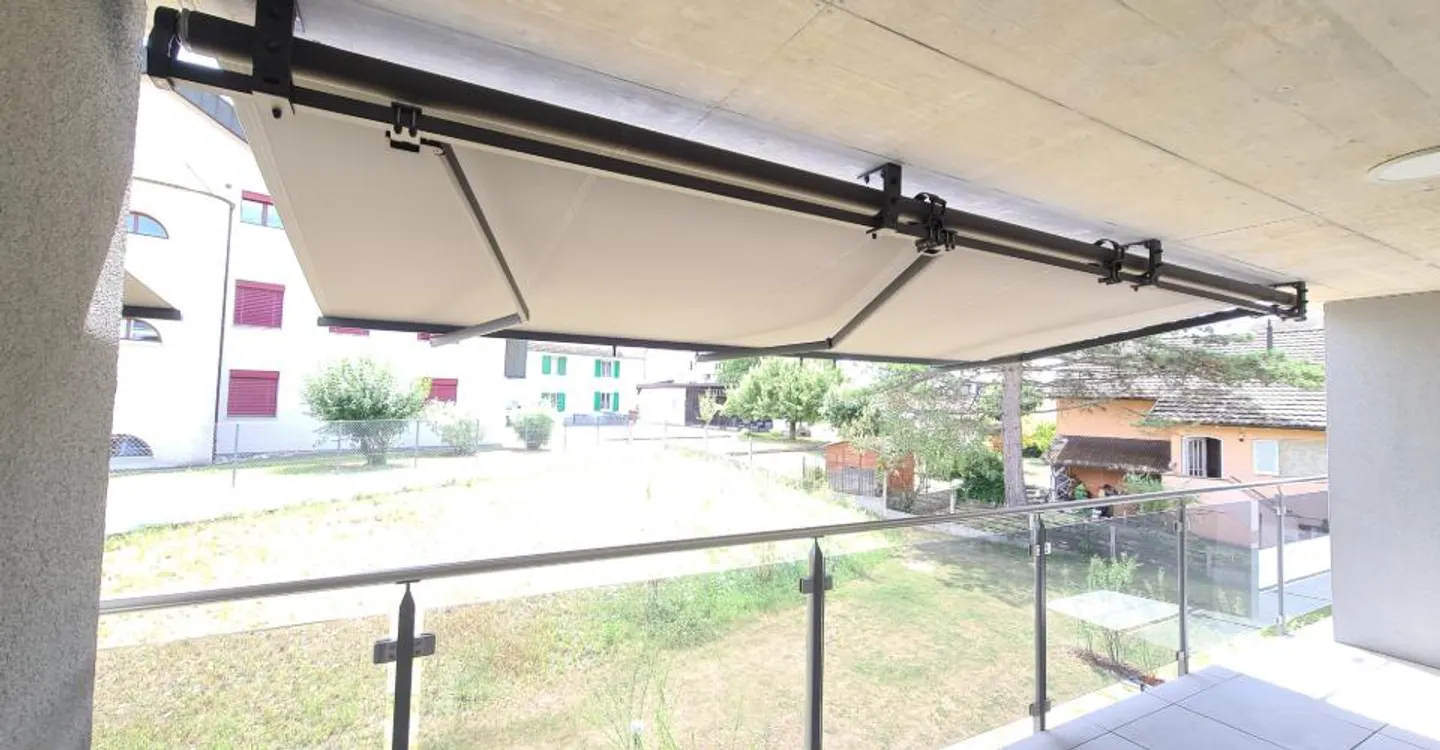 Zu vermieten wunderschöne 2,5-Zimmer-Wohnung mit großer überdachter Terrasse in einem neuwertigen hochwertigen Wohngebäude mit Parkplatz in der Garage - Foto 11 von 14