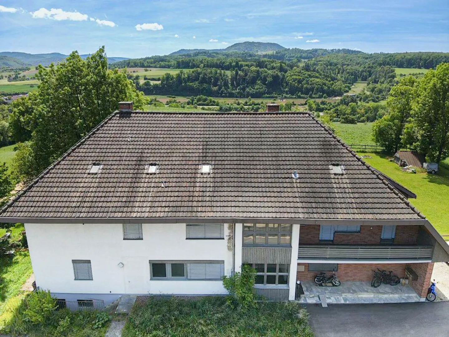 Vivre dans le vert : Maison trifamiliale avec potentiel - Photo 2 sur 13