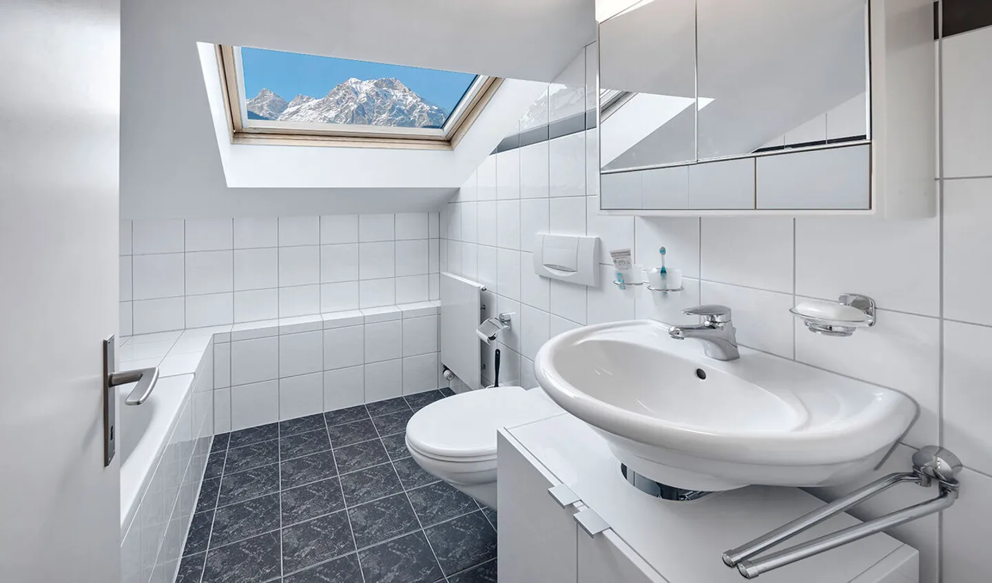 Casa multifamiliare ben tenuta in una zona residenziale tranquilla - Foto 5 di 7