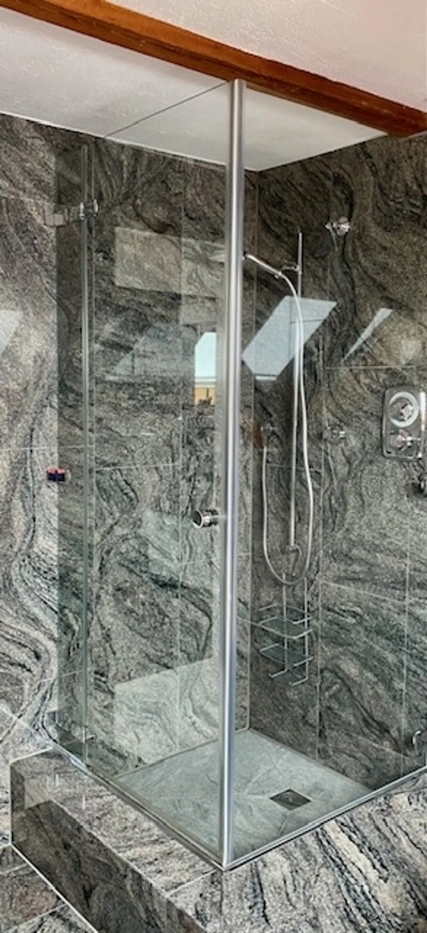 Ampio appartamento mansardato di 3 1/2 locali con molto fascino e galleria aperta - Foto 3 di 5