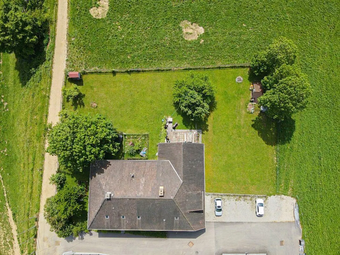 Vivre dans le vert : Maison trifamiliale avec potentiel - Photo 3 sur 13