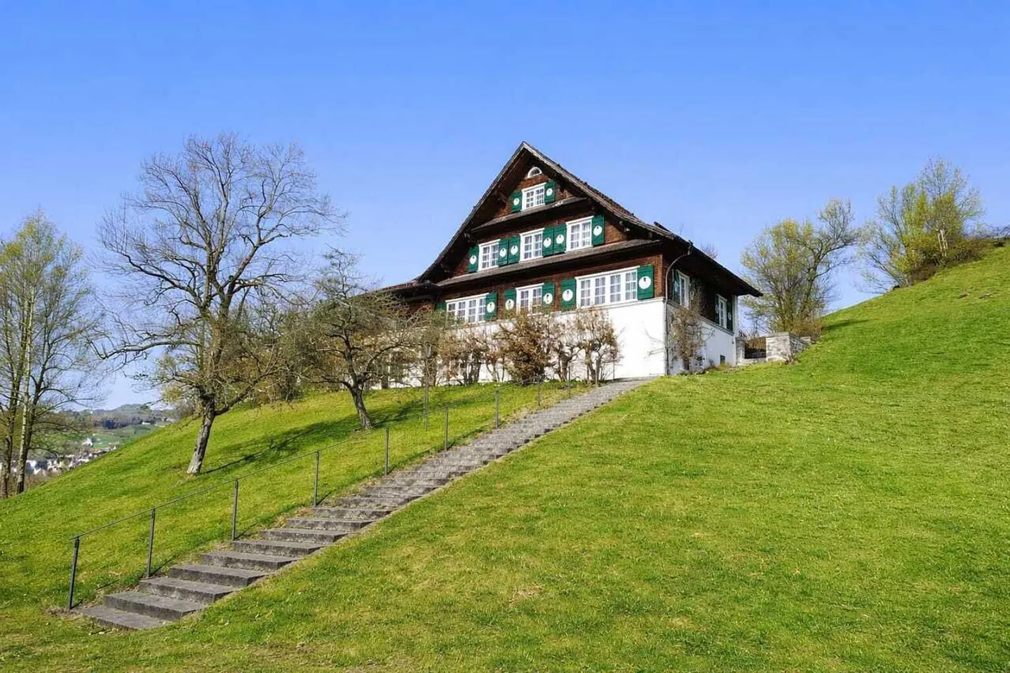 Charmante Villa mit Panoramablick - Foto 1 von 8