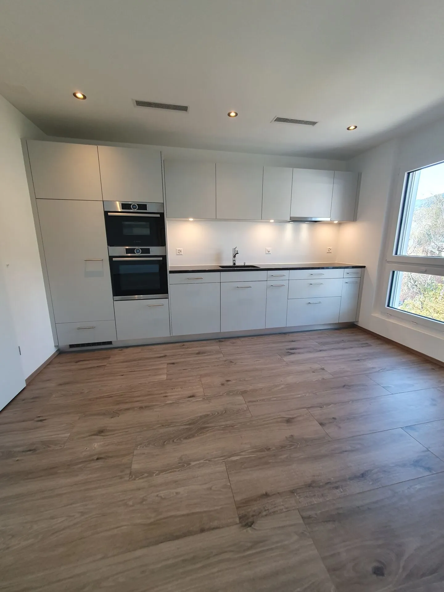 4.5 room apartment with two balconies + loggia - 3rd floor (3.3) - Photo 9 of 17