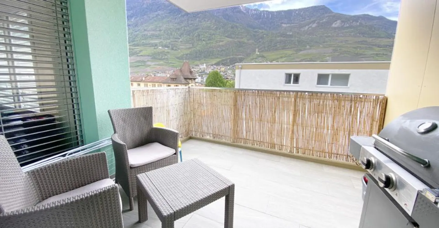 MAGNIFIQUE ATTIQUE DE 3.5 PIÈCES AVEC VUE SUR LES ALPES À SAXON - Photo 2 sur 5