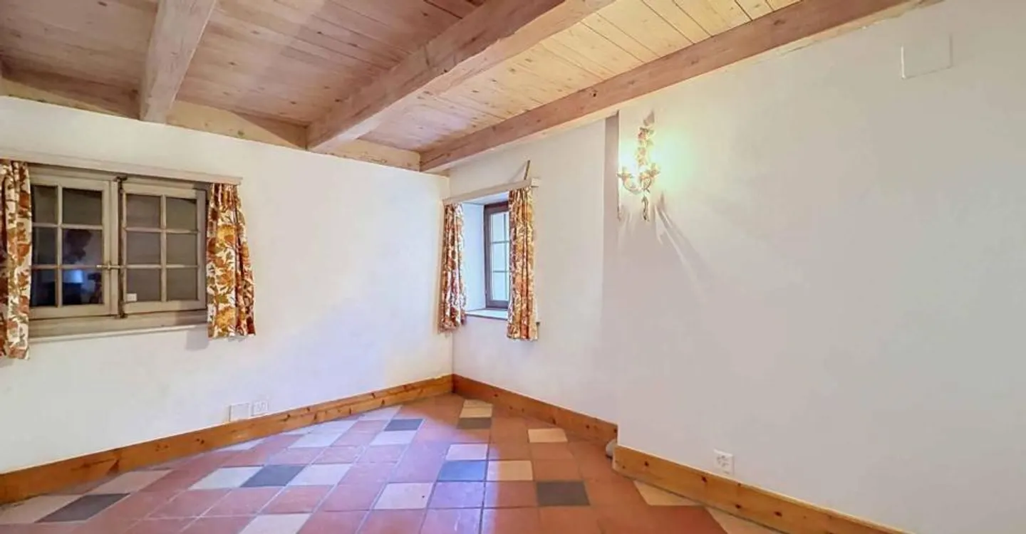 Villa con 3 appartamenti in un contesto bucolico - Foto 7 di 12