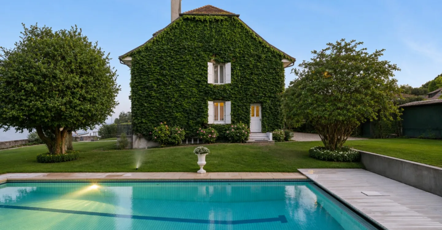 Villa au bord du lac avec port privé - Photo 7 sur 8