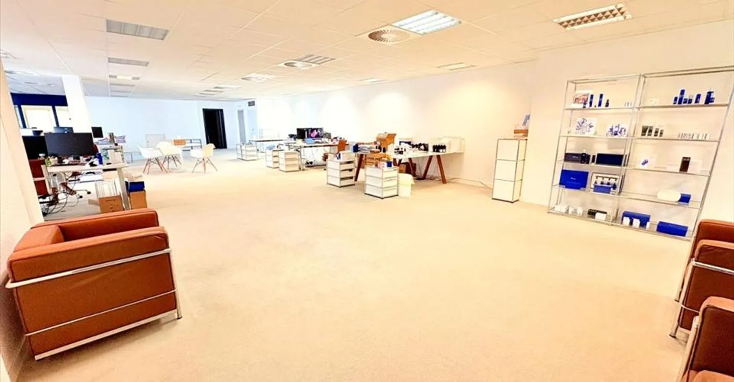 Office space for rent - Photo 2 of 8