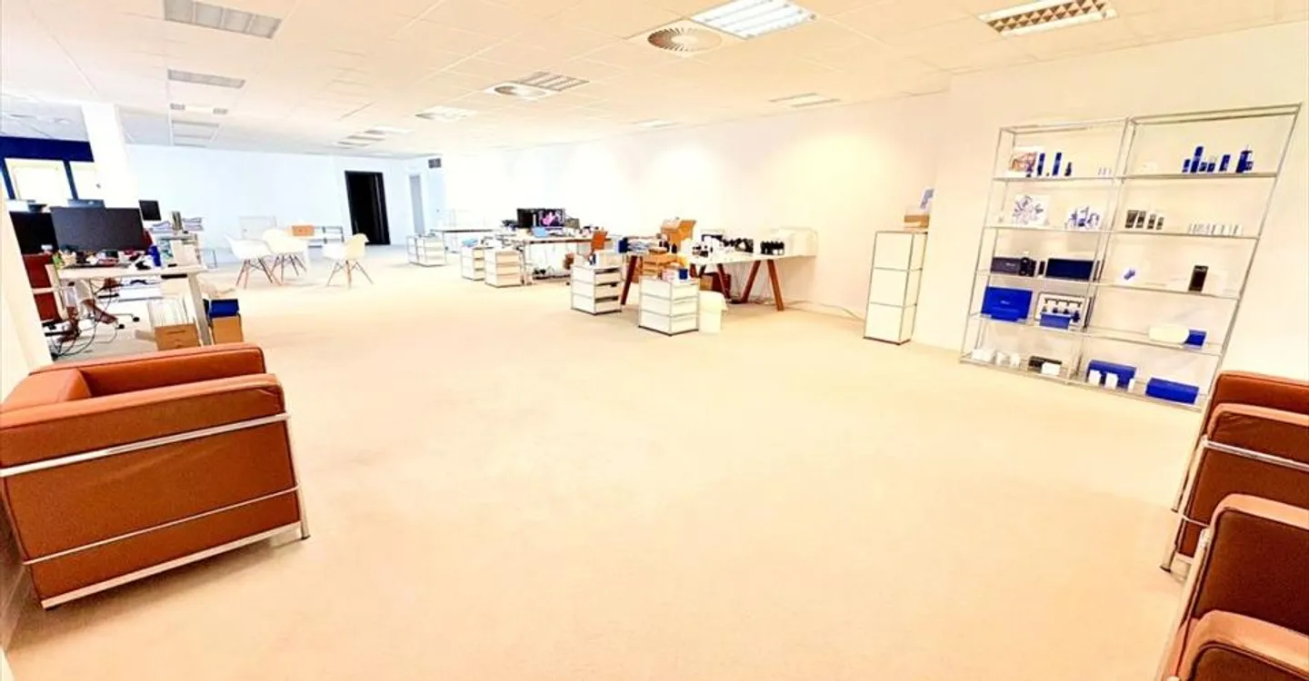 Office space for rent - Photo 7 of 8