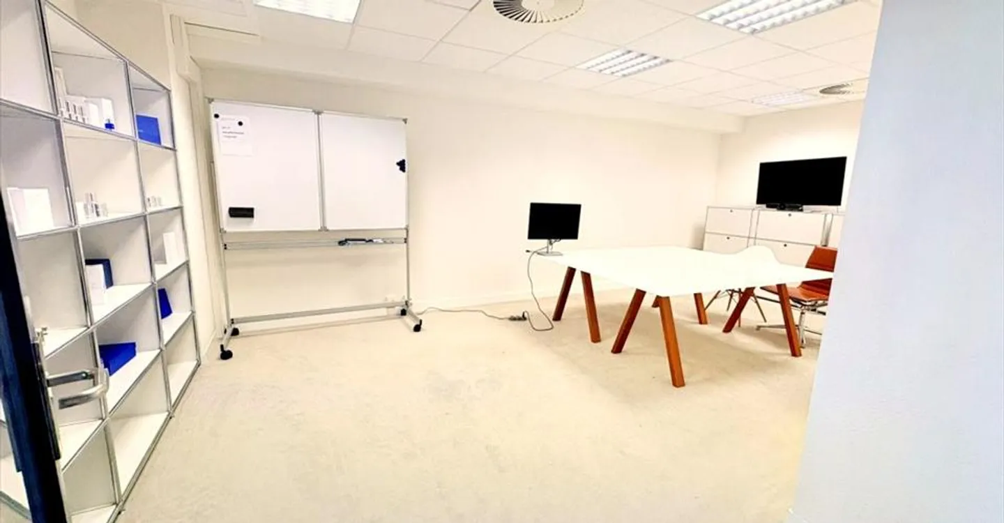 Office space for rent - Photo 1 of 8