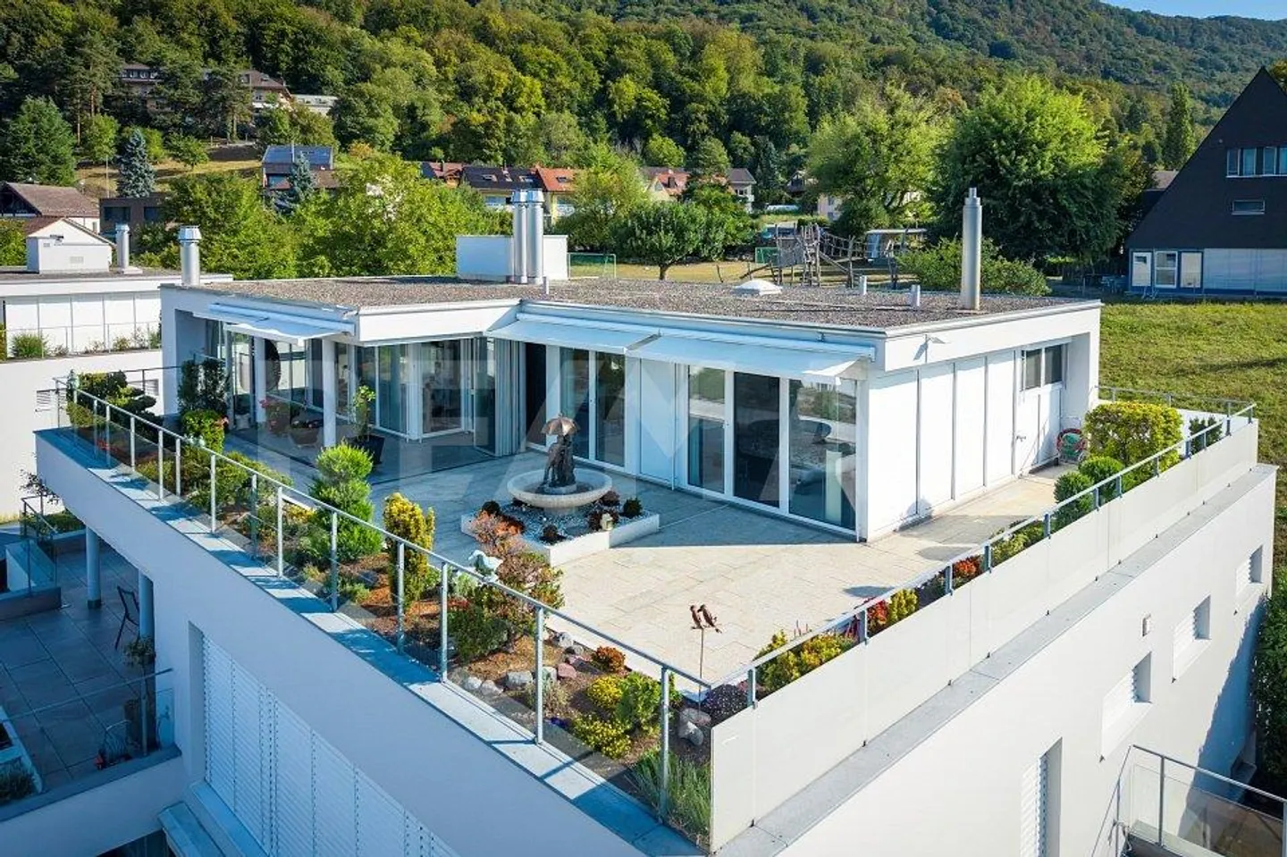 Exklusive 3.5-Zimmer-Attikawohnung am begehrten Lägerenhang in Wettingen - Photo 1 of 13