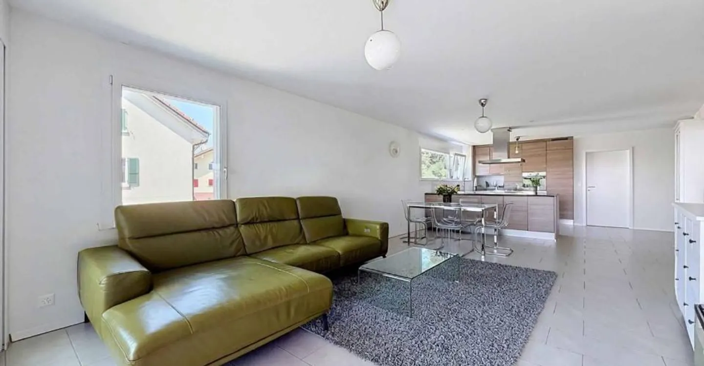 Luminoso appartamento 4,5 locali con grande terrazza - Foto 3 di 10