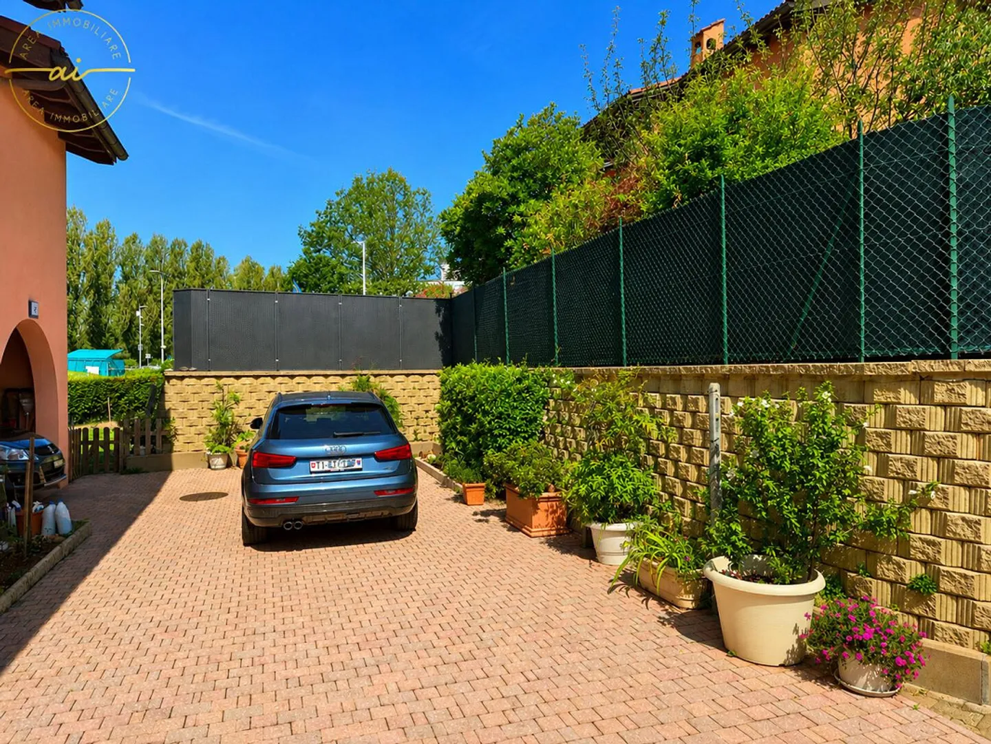 ACCOGLIENTE E CURATA CASA UNIFAMILIARE CON GIARDINO - Foto 3 di 13