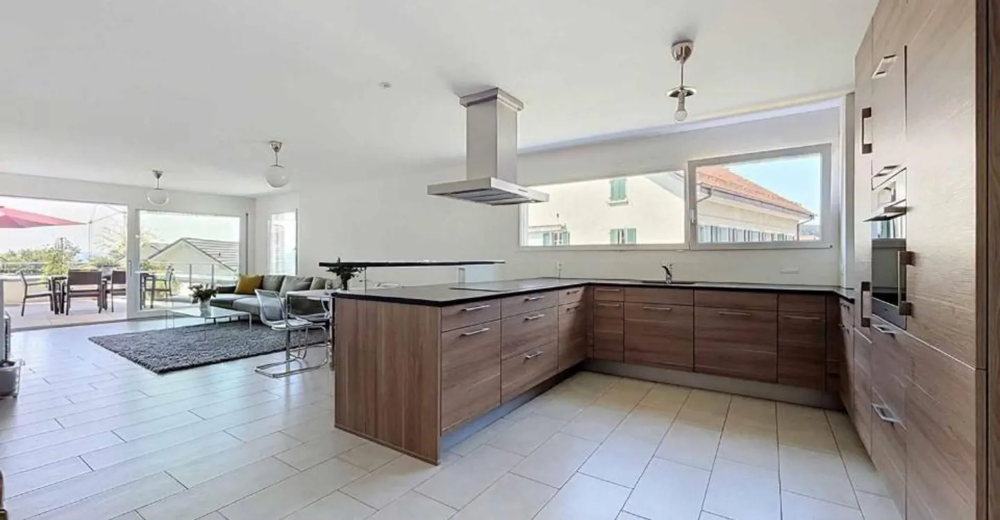 Luminoso appartamento 4,5 locali con grande terrazza - Foto 4 di 10