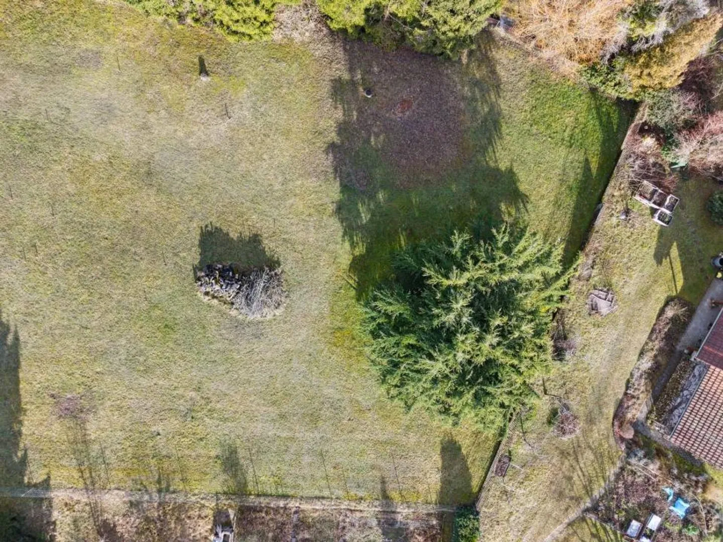 Baugrundstück von ~775 m² mit anpassbarem Bauprojekt - Foto 4 von 5
