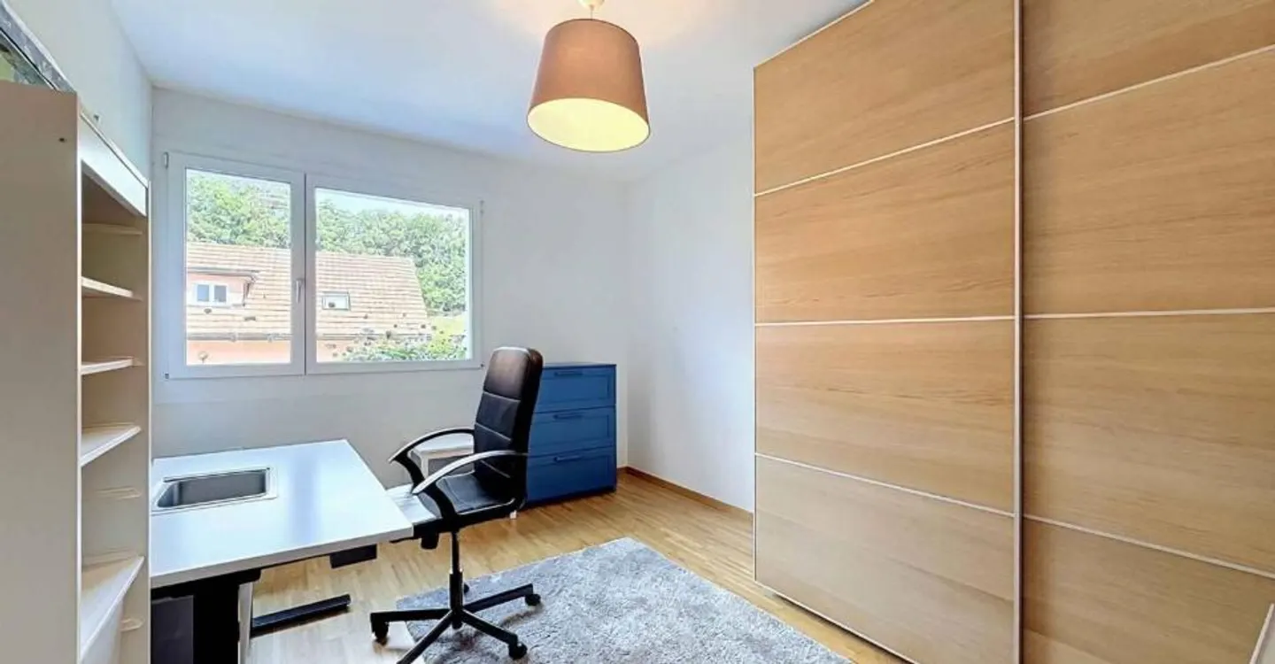 Luminoso appartamento 4,5 locali con grande terrazza - Foto 7 di 10