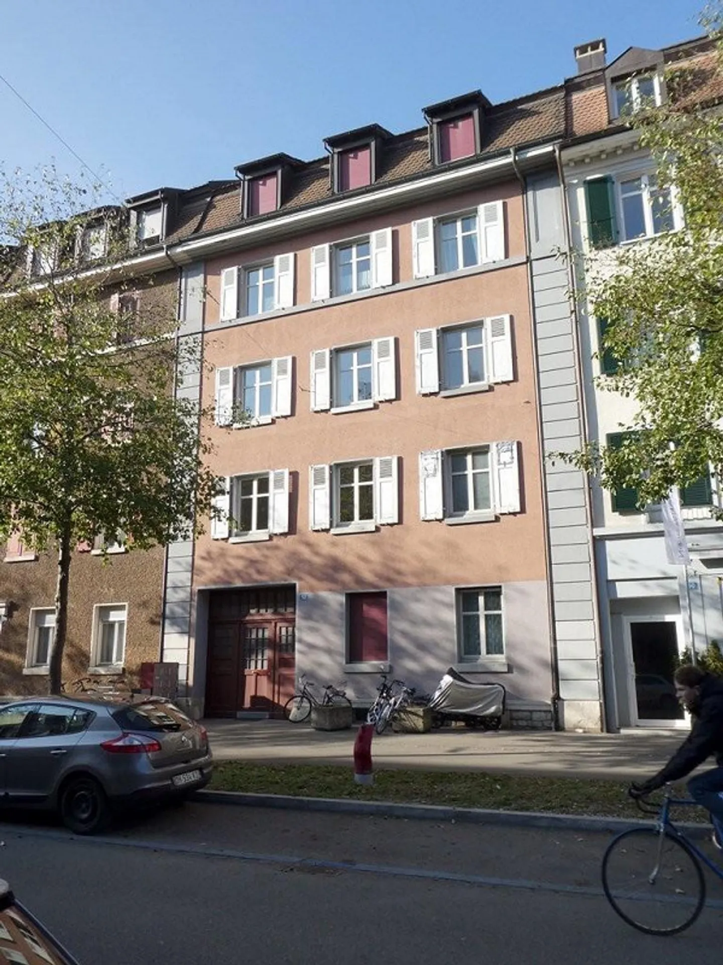 In una tranquilla strada laterale tra Kannenfeldpark e Voltaplatz - Foto 1 di 7