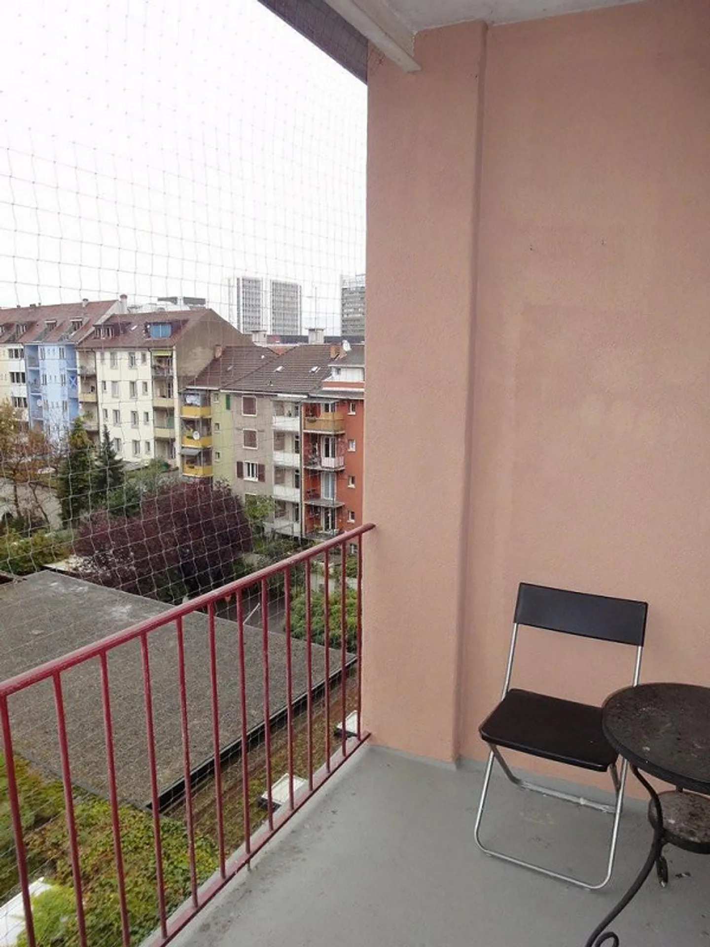 In una tranquilla strada laterale tra Kannenfeldpark e Voltaplatz - Foto 6 di 7