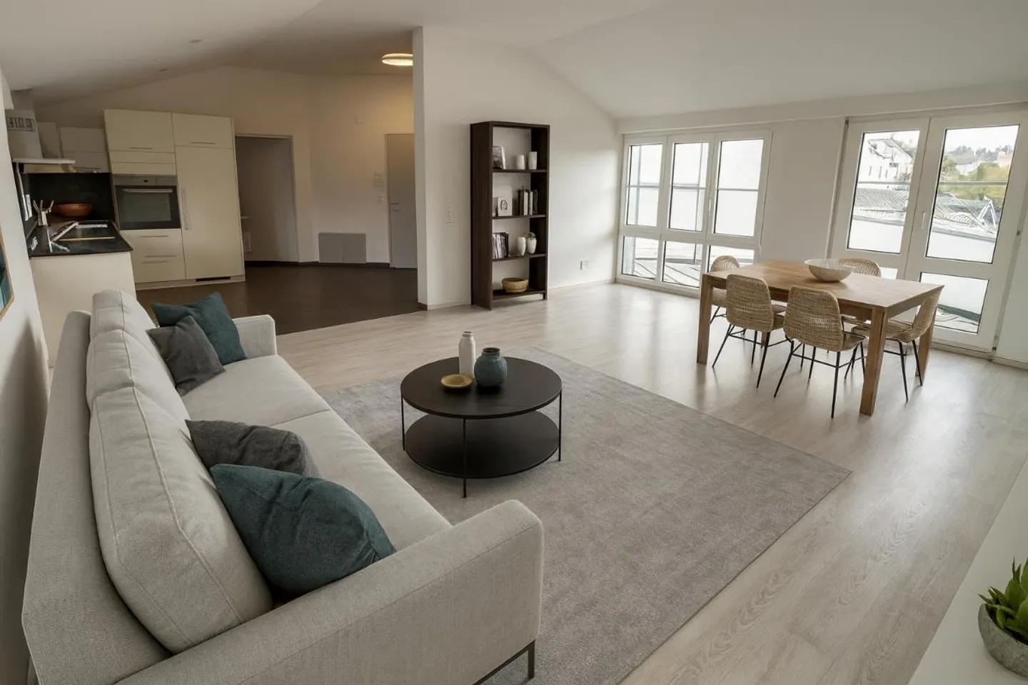 Appartamento attico 3.5 locali quasi nuovo con vista aperta - Foto 3 di 9