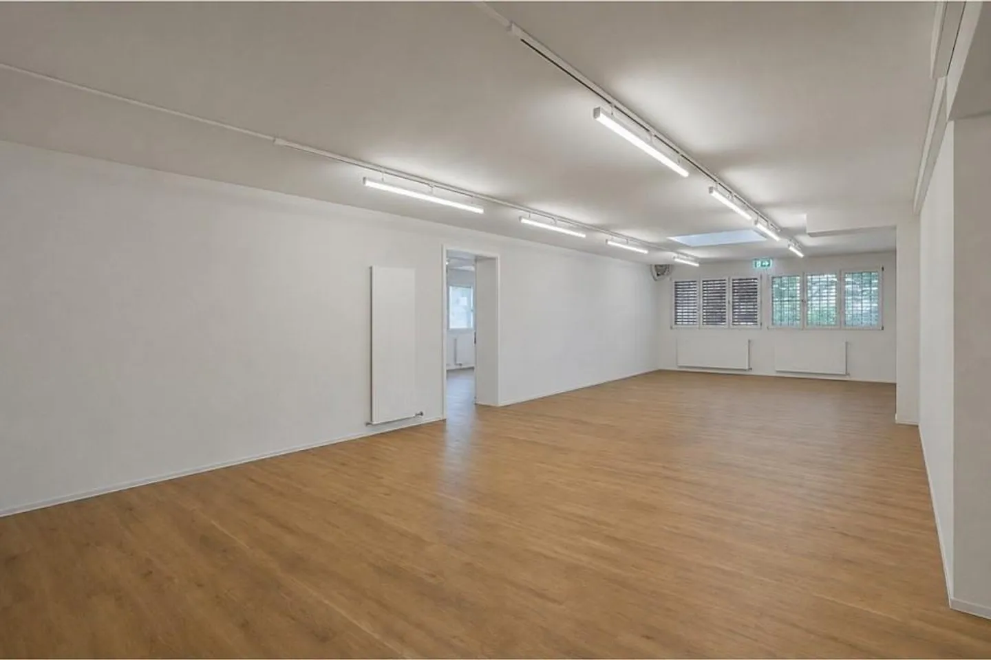 Espace commercial attrayant avec potentiel de développement près de Berne - Photo 2 sur 13