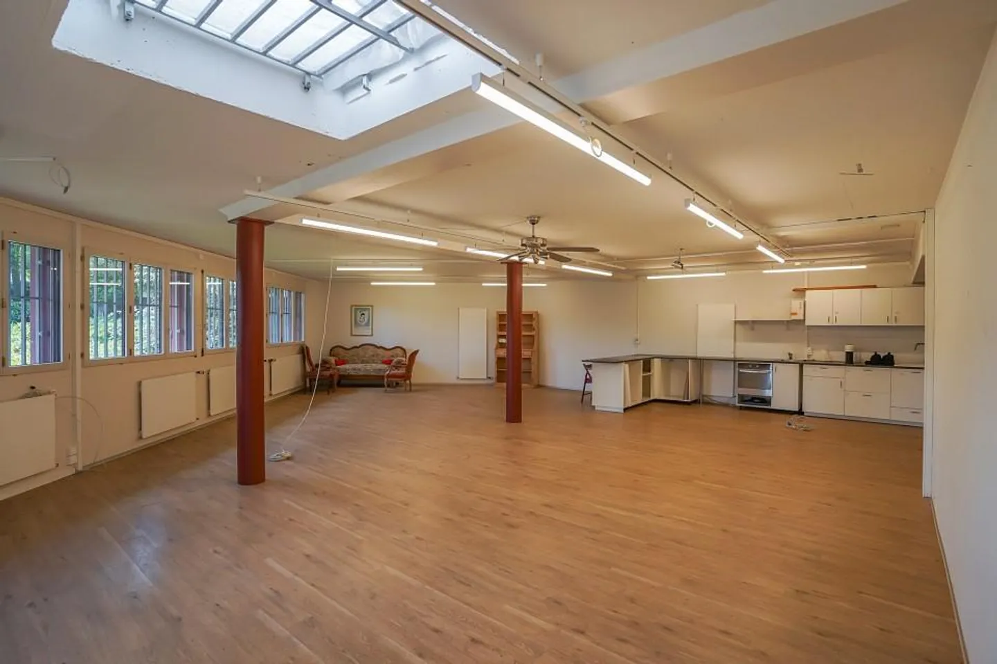 Espace commercial attrayant avec potentiel de développement près de Berne - Photo 3 sur 13