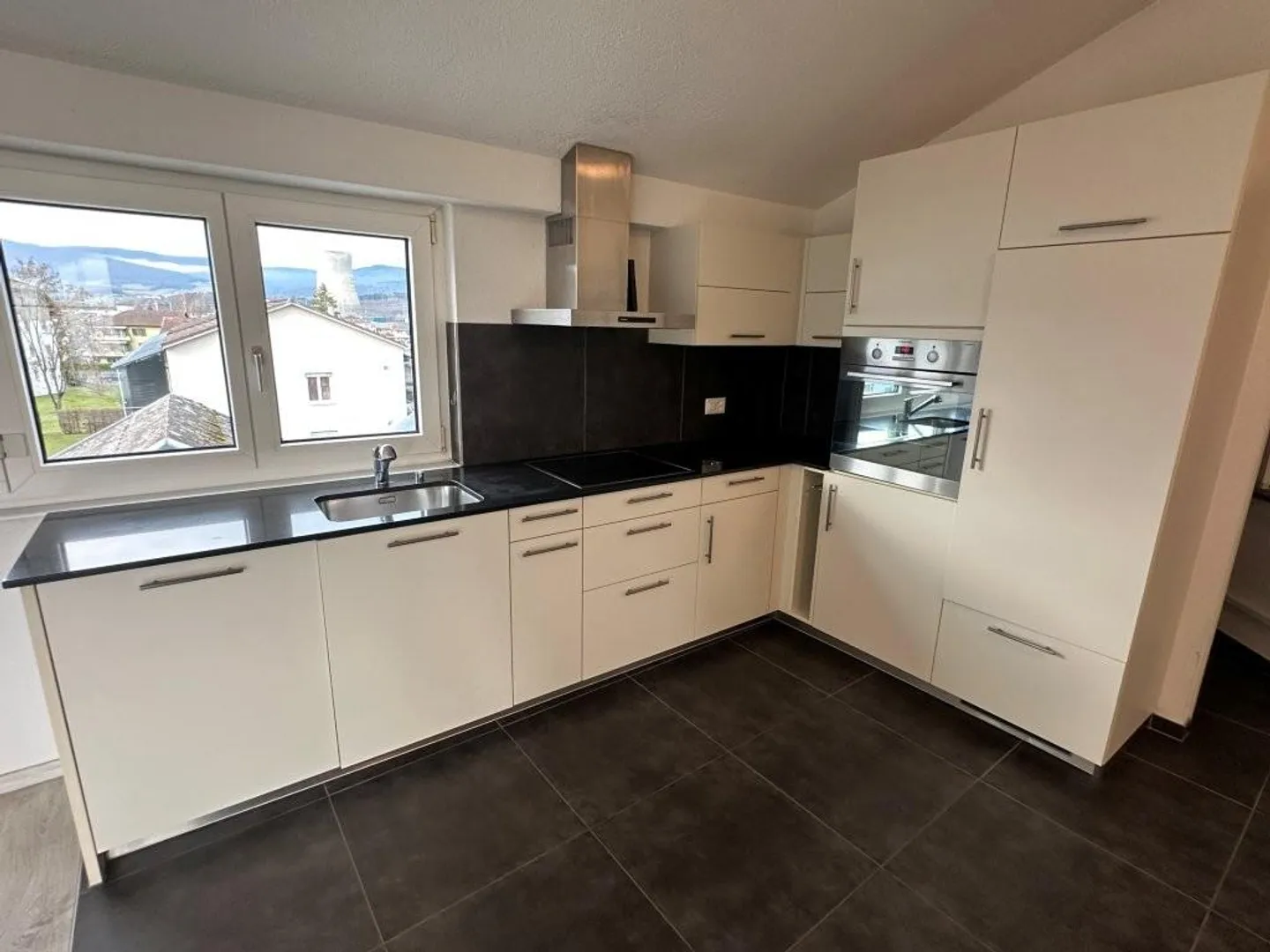 Appartamento attico 3.5 locali quasi nuovo con vista aperta - Foto 1 di 9