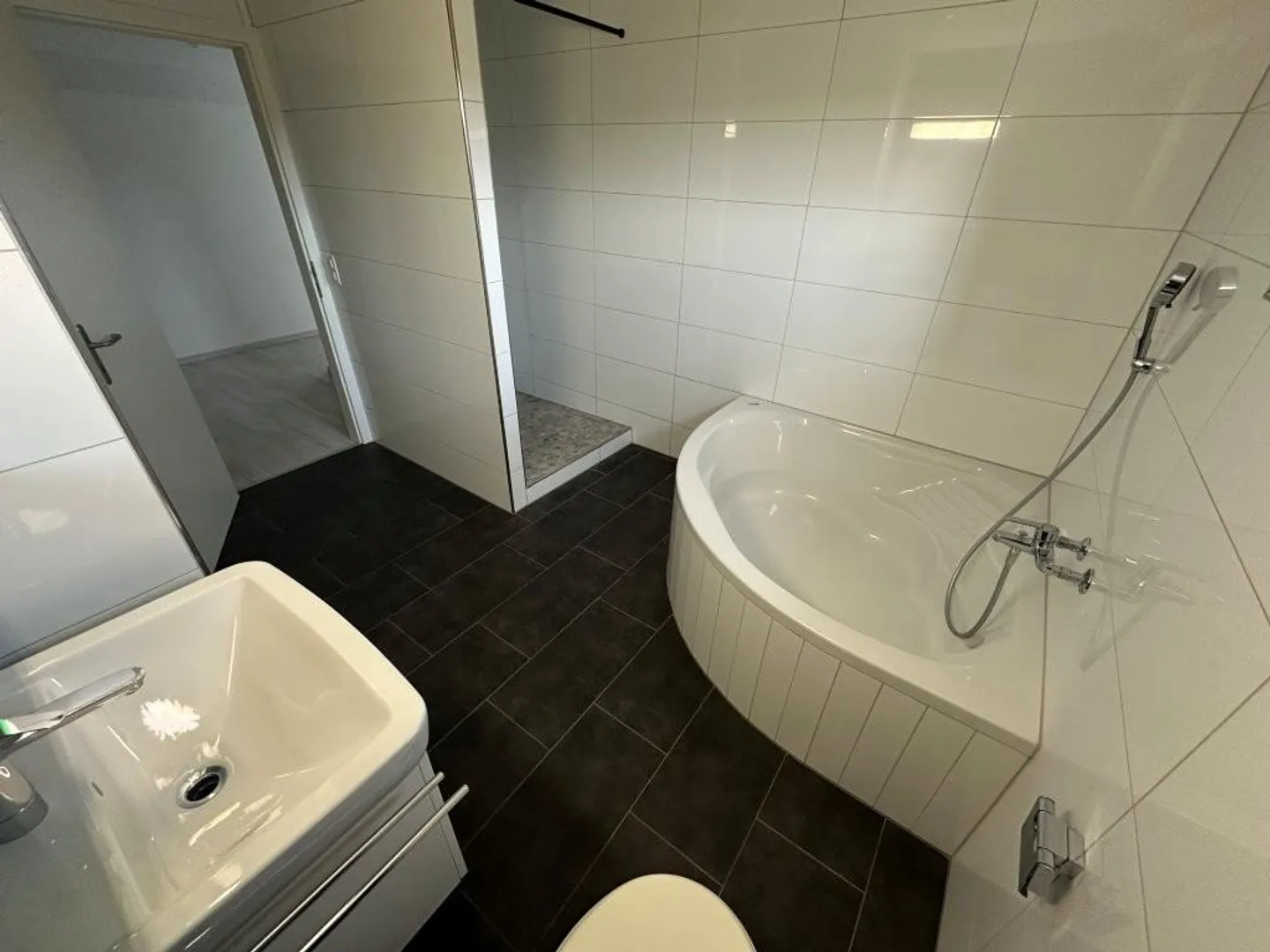 Appartamento attico 3.5 locali quasi nuovo con vista aperta - Foto 2 di 9